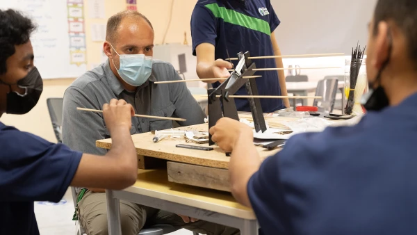 wellspring private school elementary teacher and students working on STEM project
