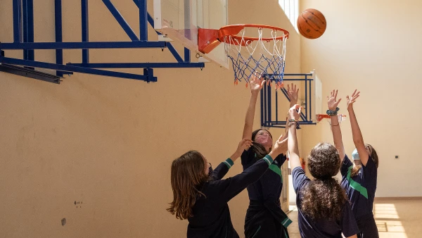 wellspring private school secondary girls playing basketball